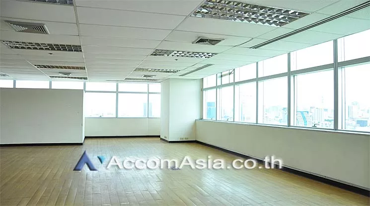 4  Office Space For Rent in Silom ,Bangkok BTS Surasak at Vorawat Building AA10947